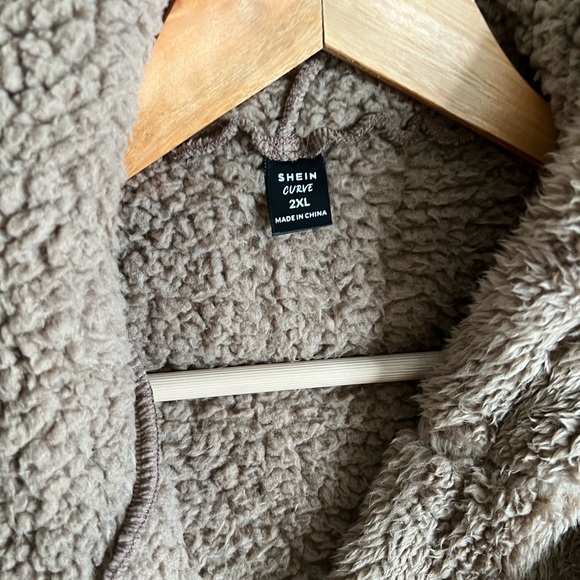 Vest - Picture 3 of 5